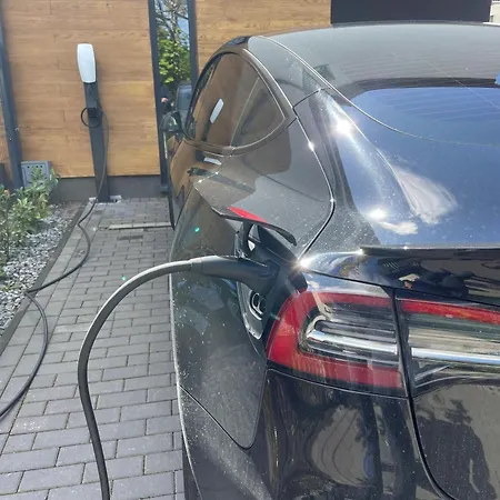 Z Parkingiem I Stacja Ladowania *